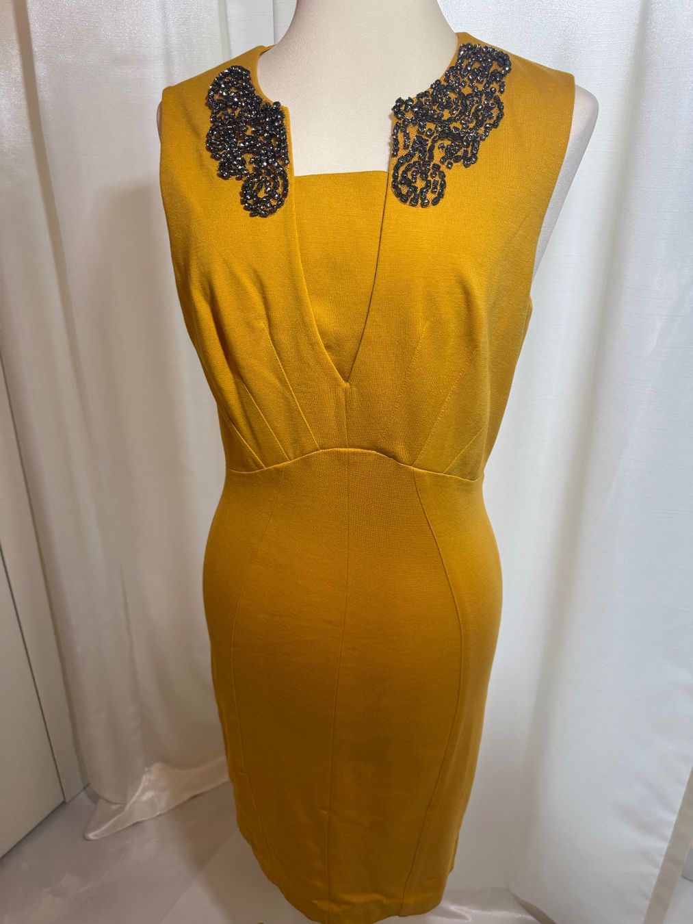 Ted Baker Kleider: Robe sans manches moutarde Ted Baker – Gebraucht aus St-Maurice von Sandrinette123 1
