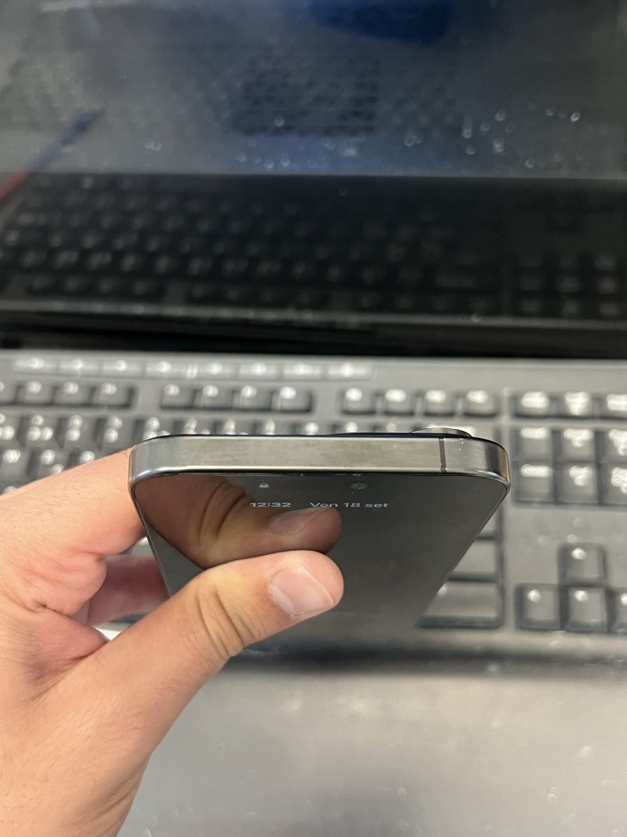 Apple Portables: Iphone 15 pro max 256gb - Schwarz – D'occasion à Bassersdorf par jas_dj7r 5