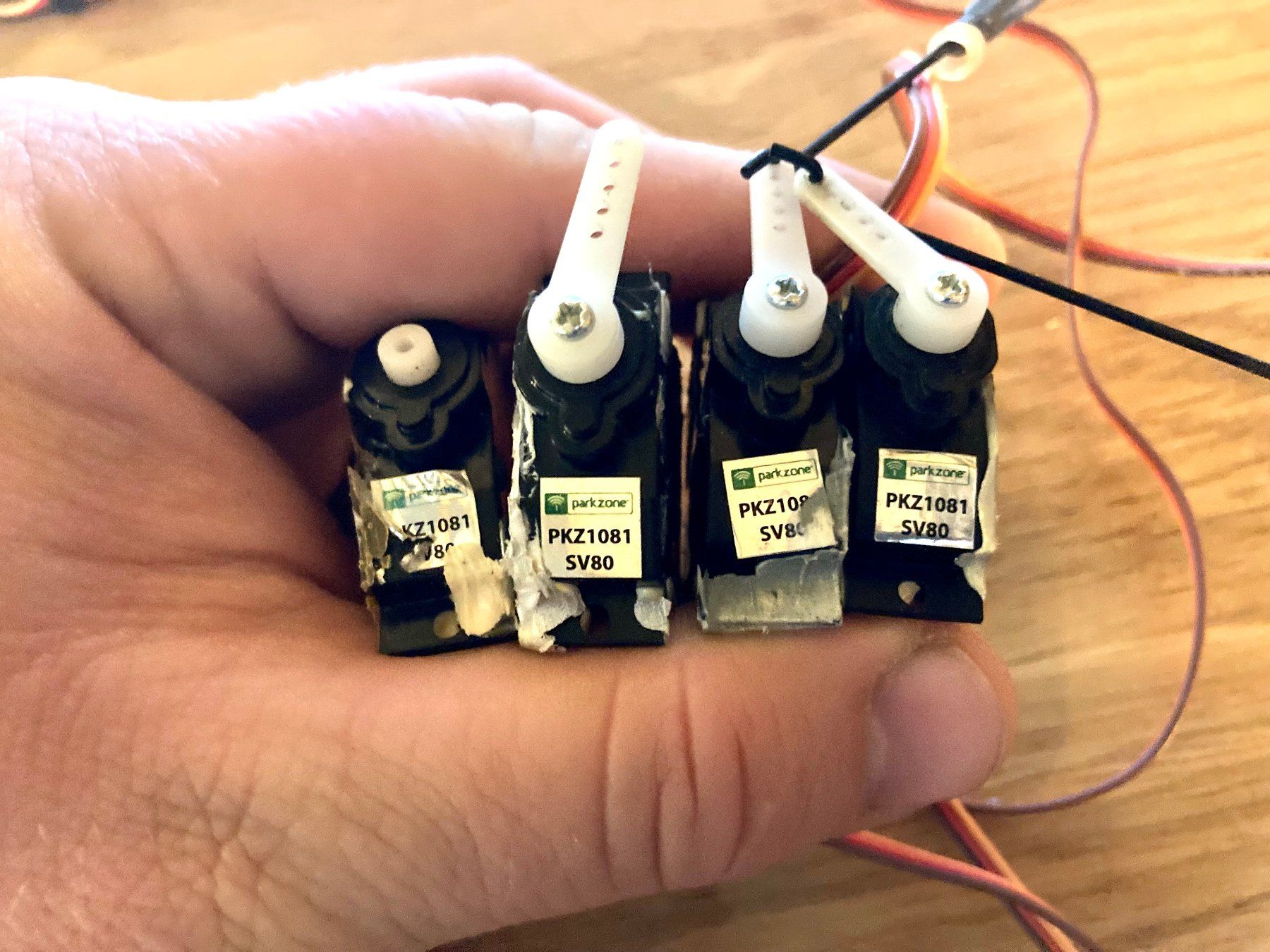 Modellismo RC: 4x Servomoteur Parkzone SV80 – Usato da Trélex venduto da Arnaudyak