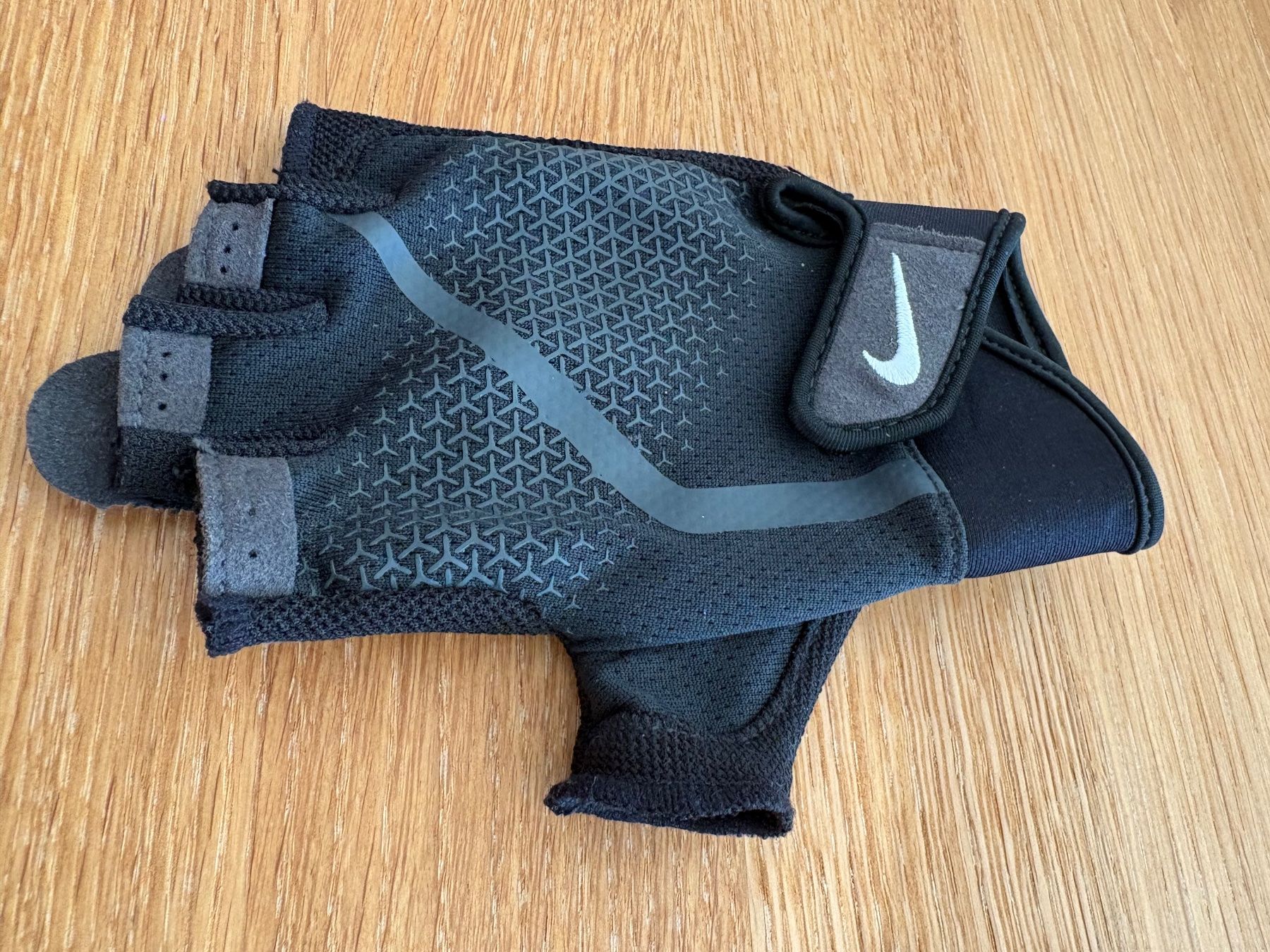 Altri accessori da uomo: Nike Extreme Trainingshandschuhe Polyester, Gr. S – Nuovo (secondo la descrizione) da Sutz venduto da adrian.kaeser 2