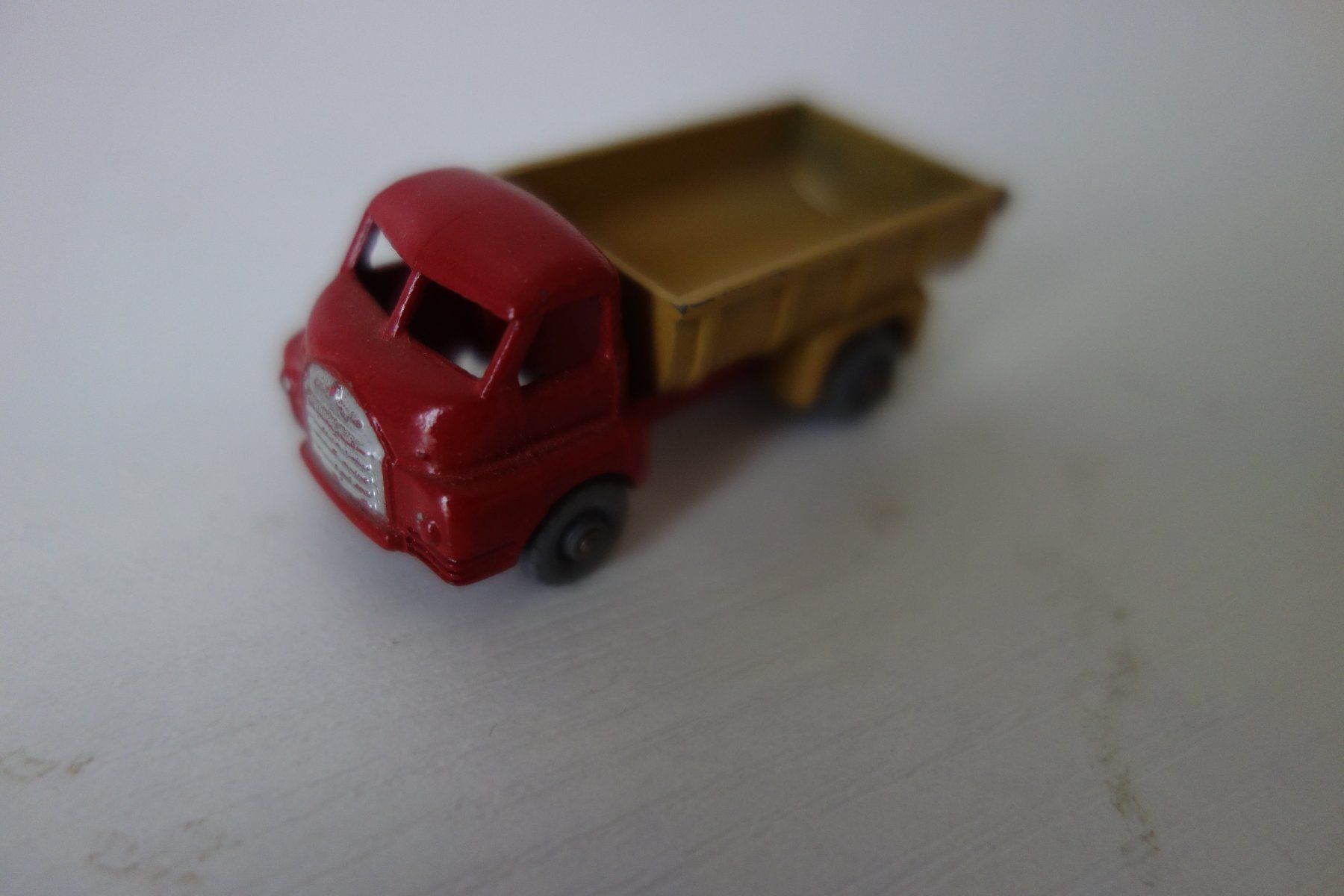Matchbox Kit di modellismo & Modellini statici: LKW Modell Matchbox: Kipper – Usato da Schachen b Herisau venduto da Locophon
