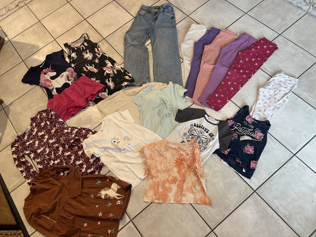 Lotti & Set di vestiti: Kleiderpaket Grösse 134 – Usato da Zufikon venduto da luuuzi