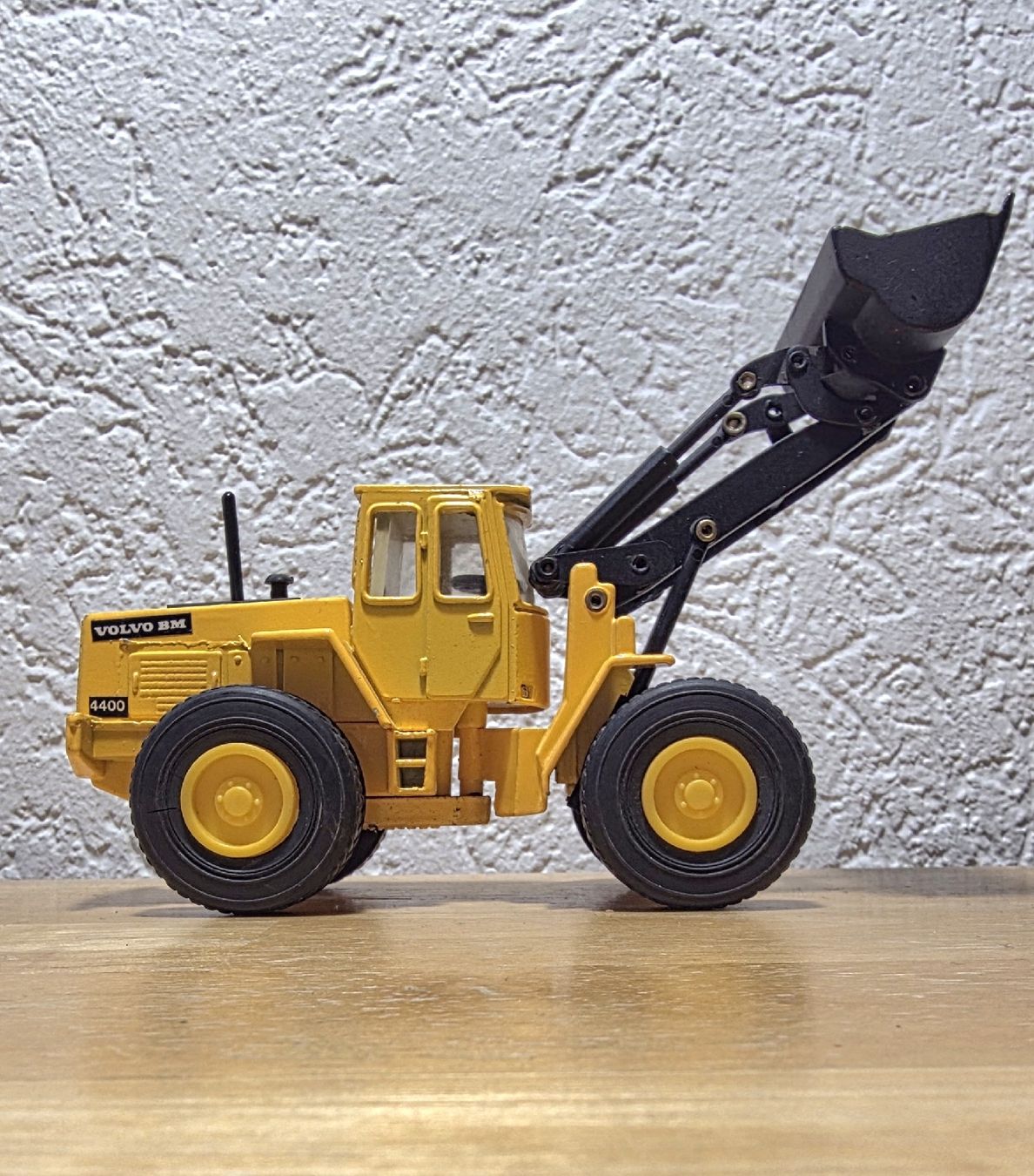 Modellbausätze & Standmodelle: Volvo BM 4400 Radlader Loader Schaufel 1:50 – Gebraucht aus Männedorf von Modellbau-wyss 1