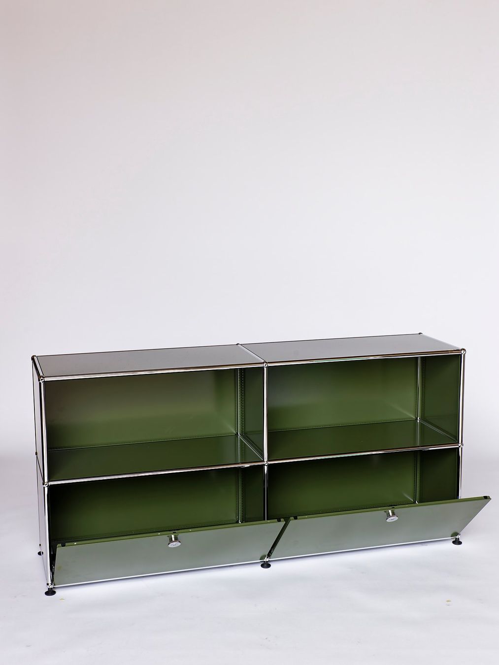 USM Commodes: USM Haller Sideboard, olivgrün, NEU – Neuf (Voir description) à Lenzburg par Buerokonz 1