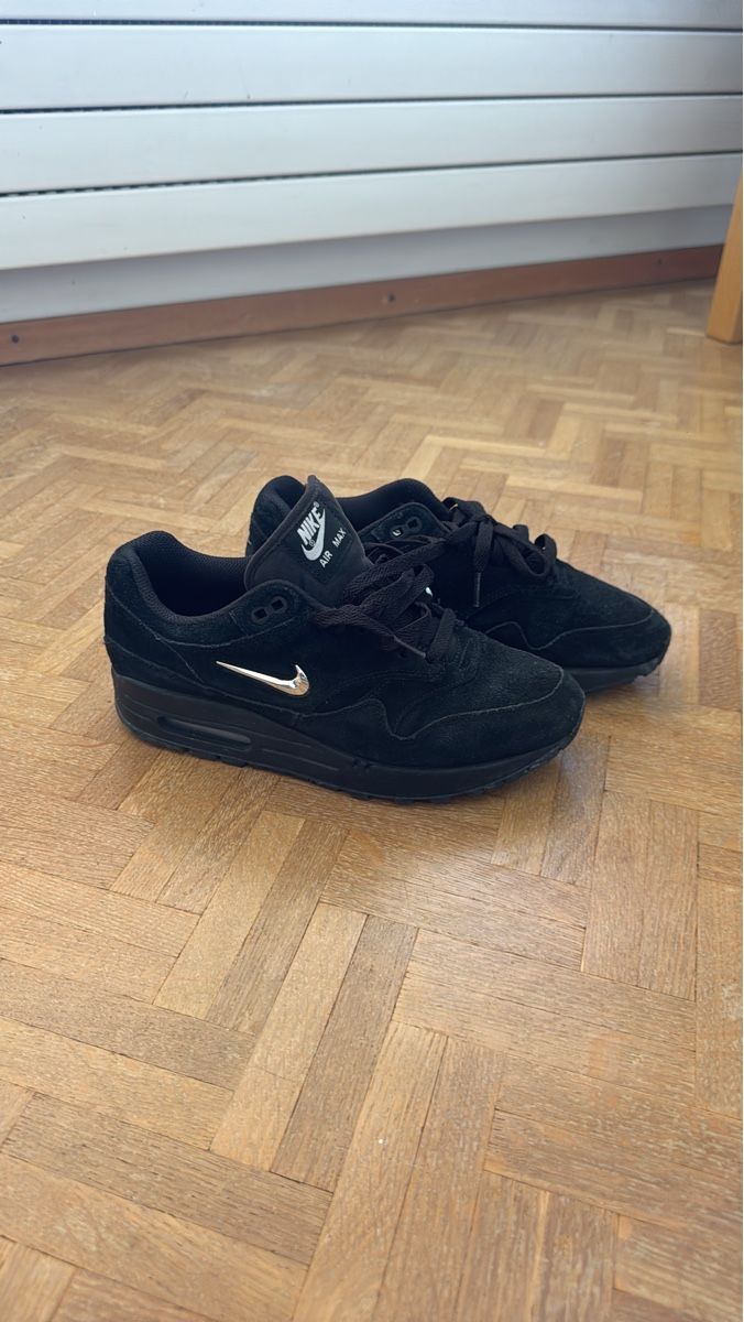 Nike Scarpe da uomo: Baskets Nike Air Max noires modèle utilisé – Usato da Lausanne venduto da DatNoize 1
