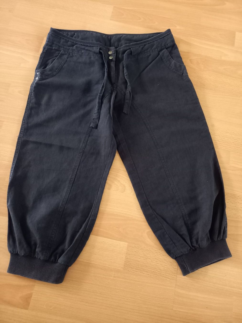 Hosen: Schwarze 3/4-Hose in Grösse M von Chicorée – Gebraucht aus Obernau von Corolli