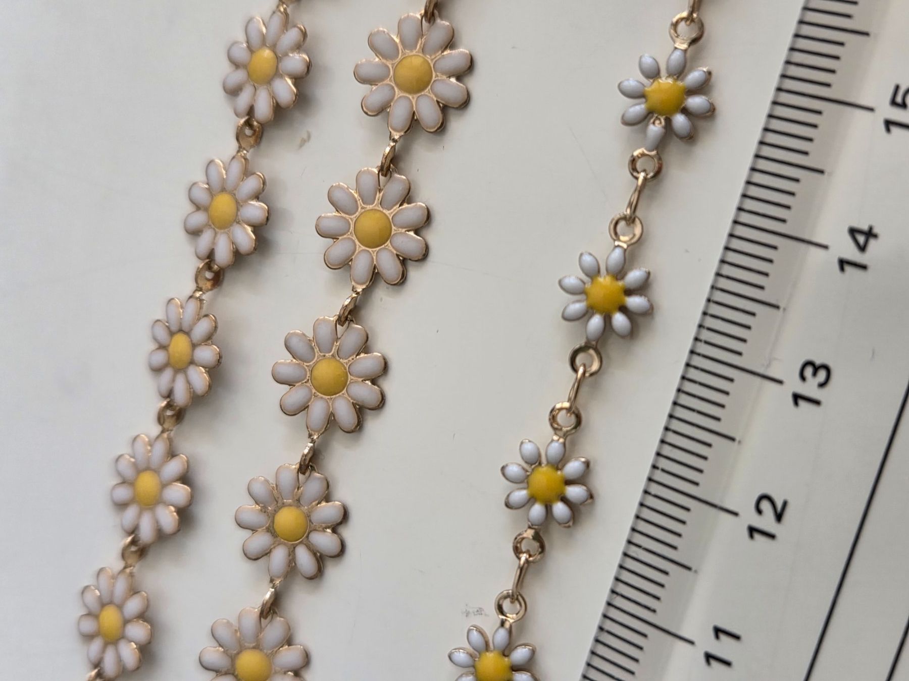 Colliers: Gänseblümchen, Hals/Handkette, Modeschmuck – D'occasion à Liestal par ITOlio