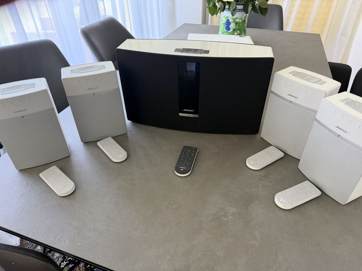 Bose Radios: Bose SoundTouch Subwoofer und 4 Boxen, – Défectueux à Zürich par sne.swiss 1