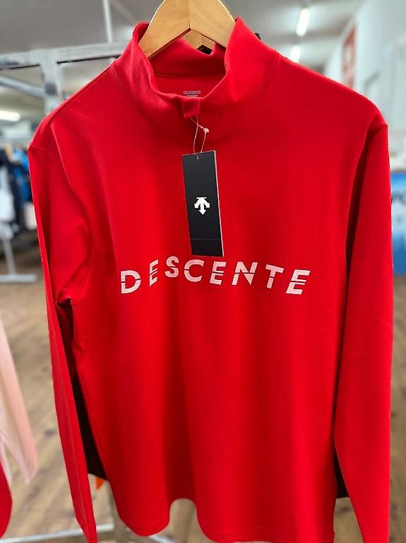 Pullover & Sweatshirts: Descente Pullover Rot NEU – Gebraucht aus Sursee von pil_xg2h 5