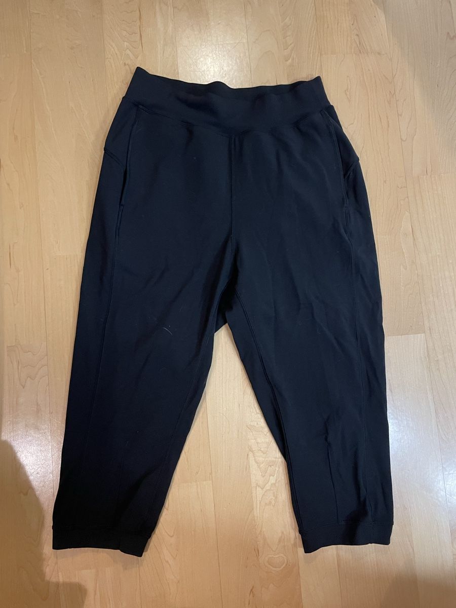 Lululemon Leggings: Lululemon 3/4 Baggie Pants – Usato da Adliswil venduto da alexreducereuse