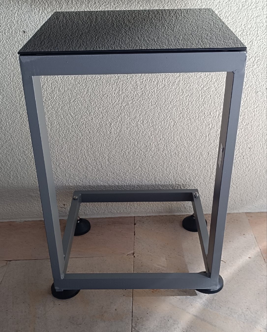 Sonstige Dekorationen & Accessoires: Beistelltisch Standfuss verstellbar.  – Gebraucht aus Wengi b. Büren von Rrehli 6