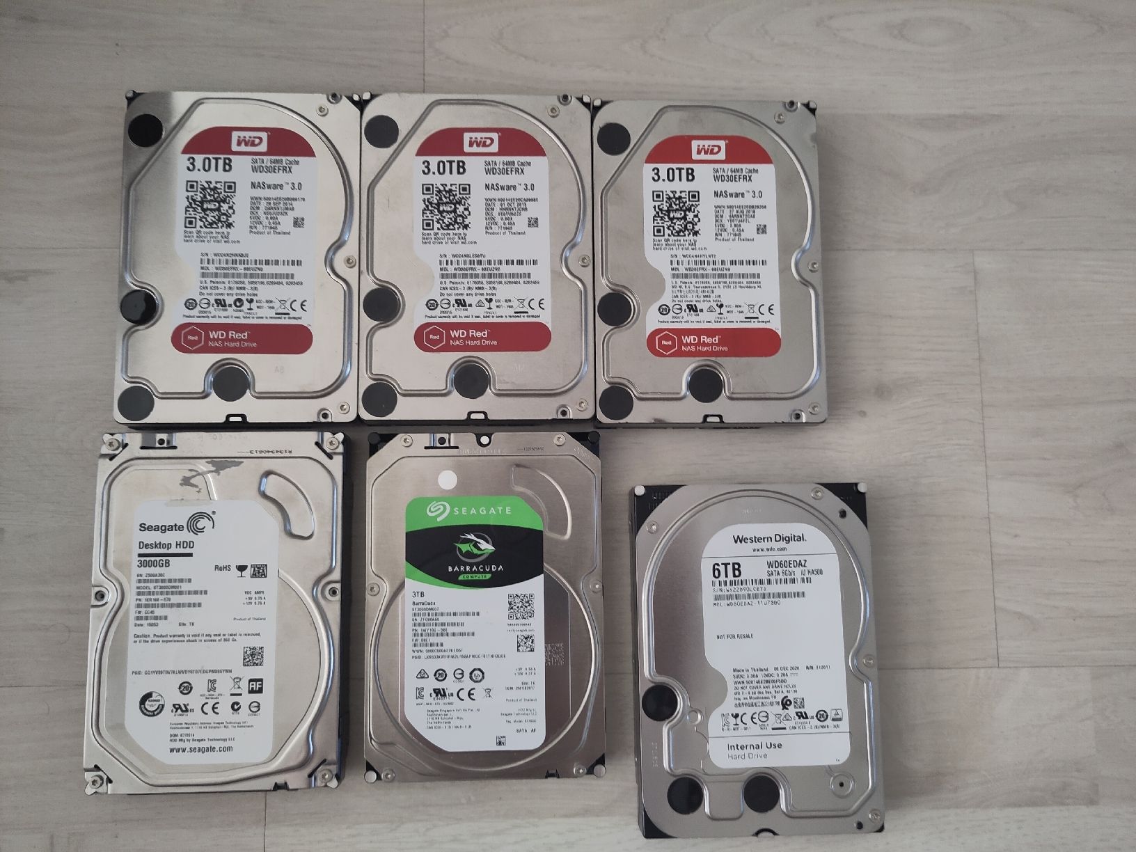 Disques durs: 5x 3TB & 1x 6TB 3.5" Festplatte – Défectueux à Sargans par sve_hjs5