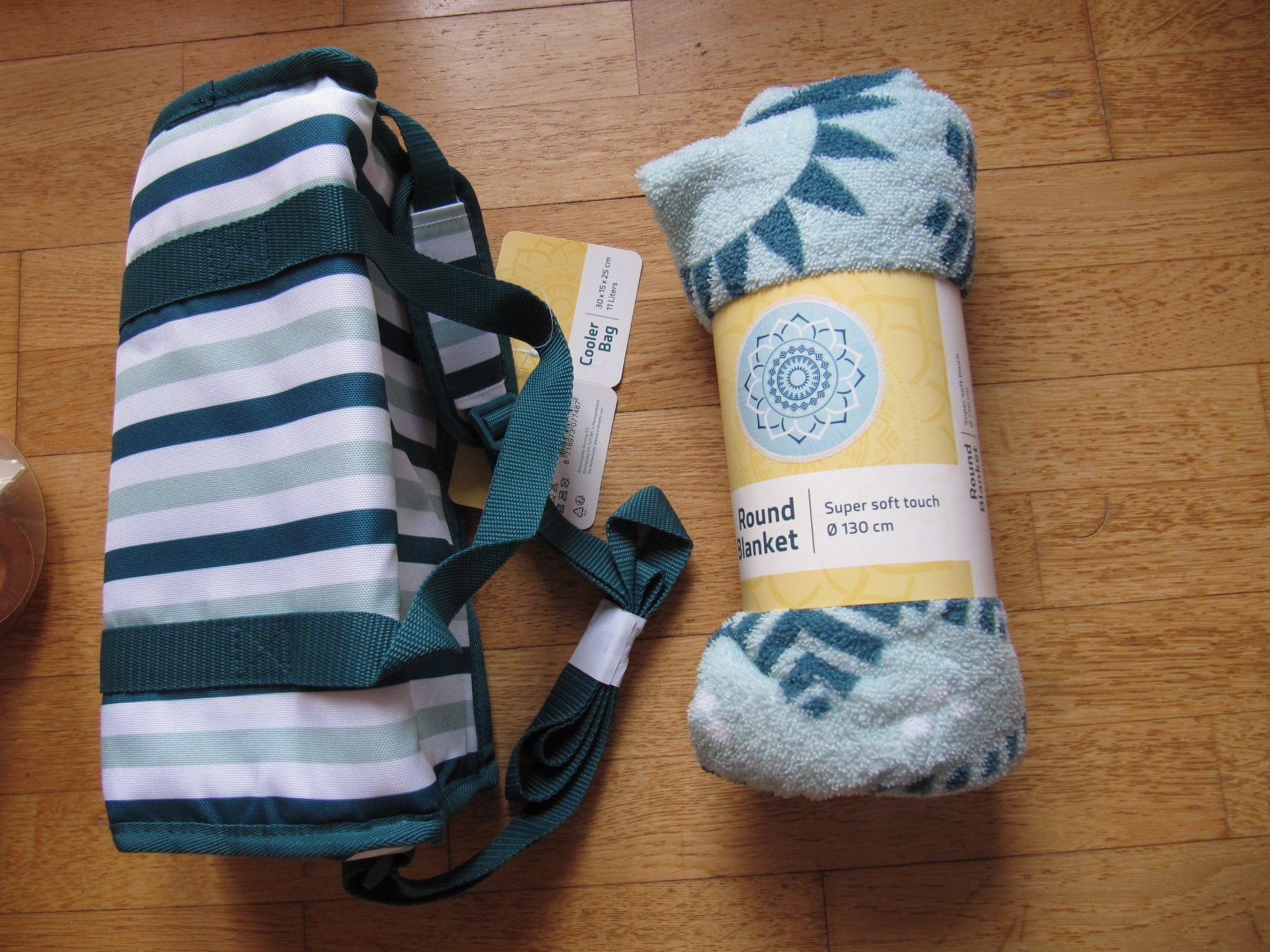 Coop Teli da bagno: Kühltasche + Badetuch rund Geschenk-Set – Nuovo e nell'imballaggio originale da Würenlos venduto da AustralisZ