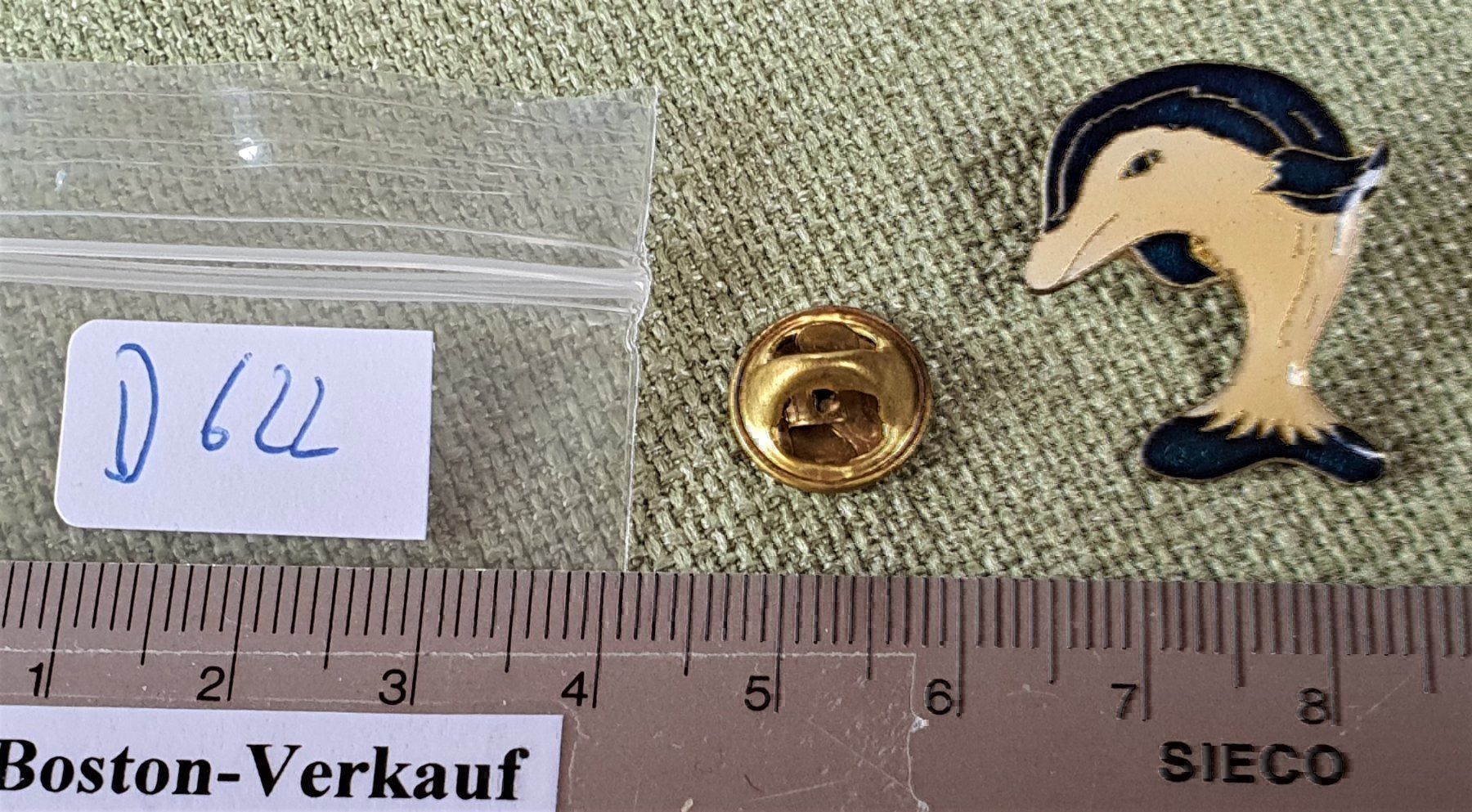 Placchette & Badge: D622 - Pin Delfin – Usato da Reinach BL venduto da Boston-Verkauf 2