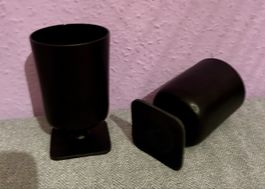 Deux verres noirs élégants