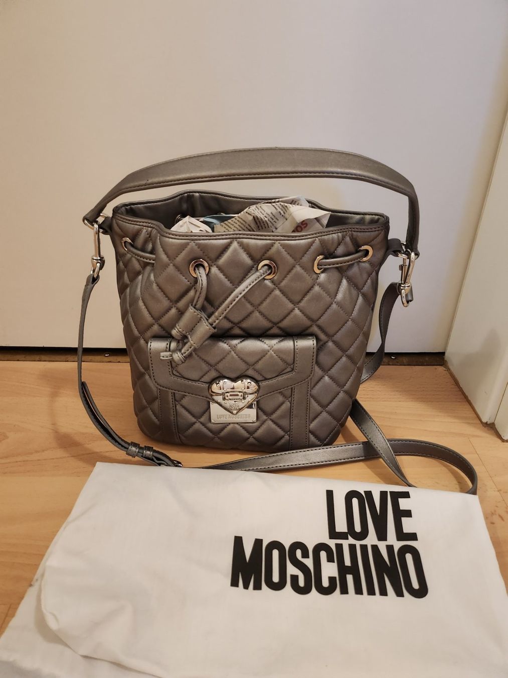 Moschino Taschen für Damen: Moschino Umhängetasche – Gebraucht aus Kefikon TG von Livline
