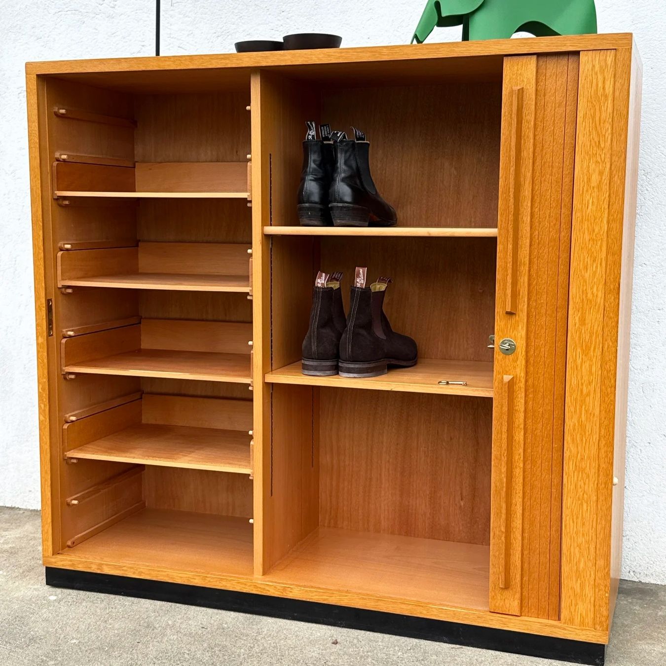 Commodes: 1970er Sideboard / Kommode aus Eichenholz – D'occasion à Bern par Modern-Era 8