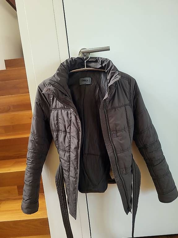 Giacche: Moderne ONLYJacke – Usato da Kehrsiten venduto da Mchopard