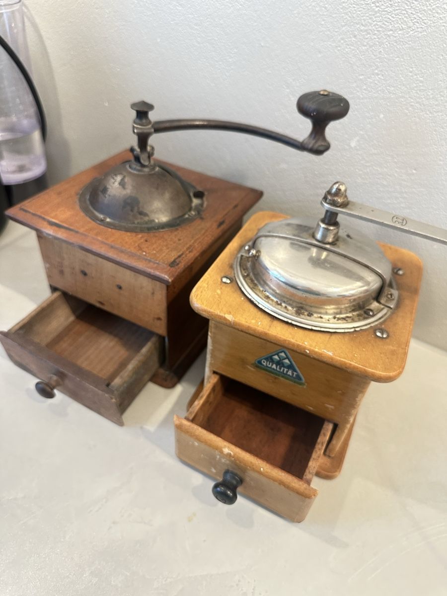 Elettrodomestici da cucina: 2x Antike Kaffeemühlen aus Holz – Usato da Nebikon venduto da Vanessa2003 1