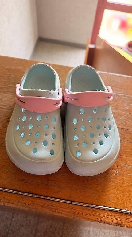 Scarpe per ragazzi: croques enfant taille 30 – Usato da Penthalaz venduto da Brunogtr35
