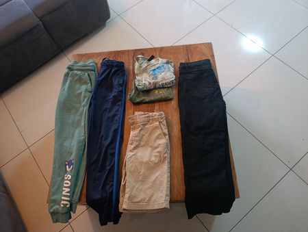 Kleiderpaket Jungs ca 6-8 jährig (Grösse 122-134)