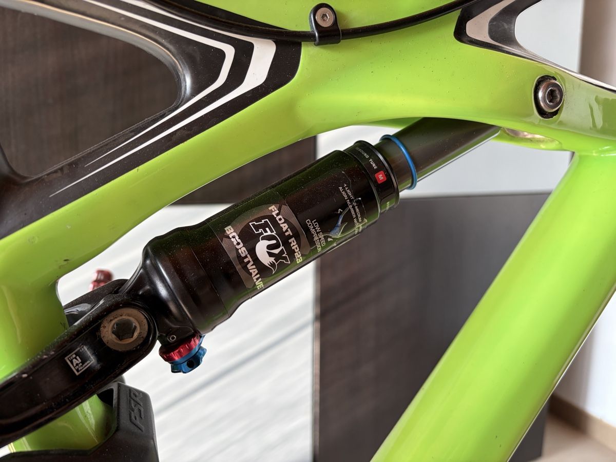 Specialized Biciclette: Specialized Enduro S Works custom/Carbon/ Fully – Usato da Lostorf venduto da ret_pv5j 2