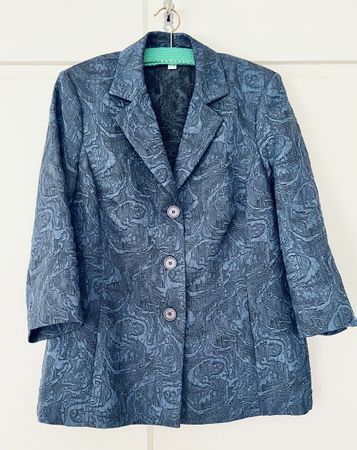 Elegante Damen Jacke Gr. 36, blaues Prägemuster, TOP Zustand