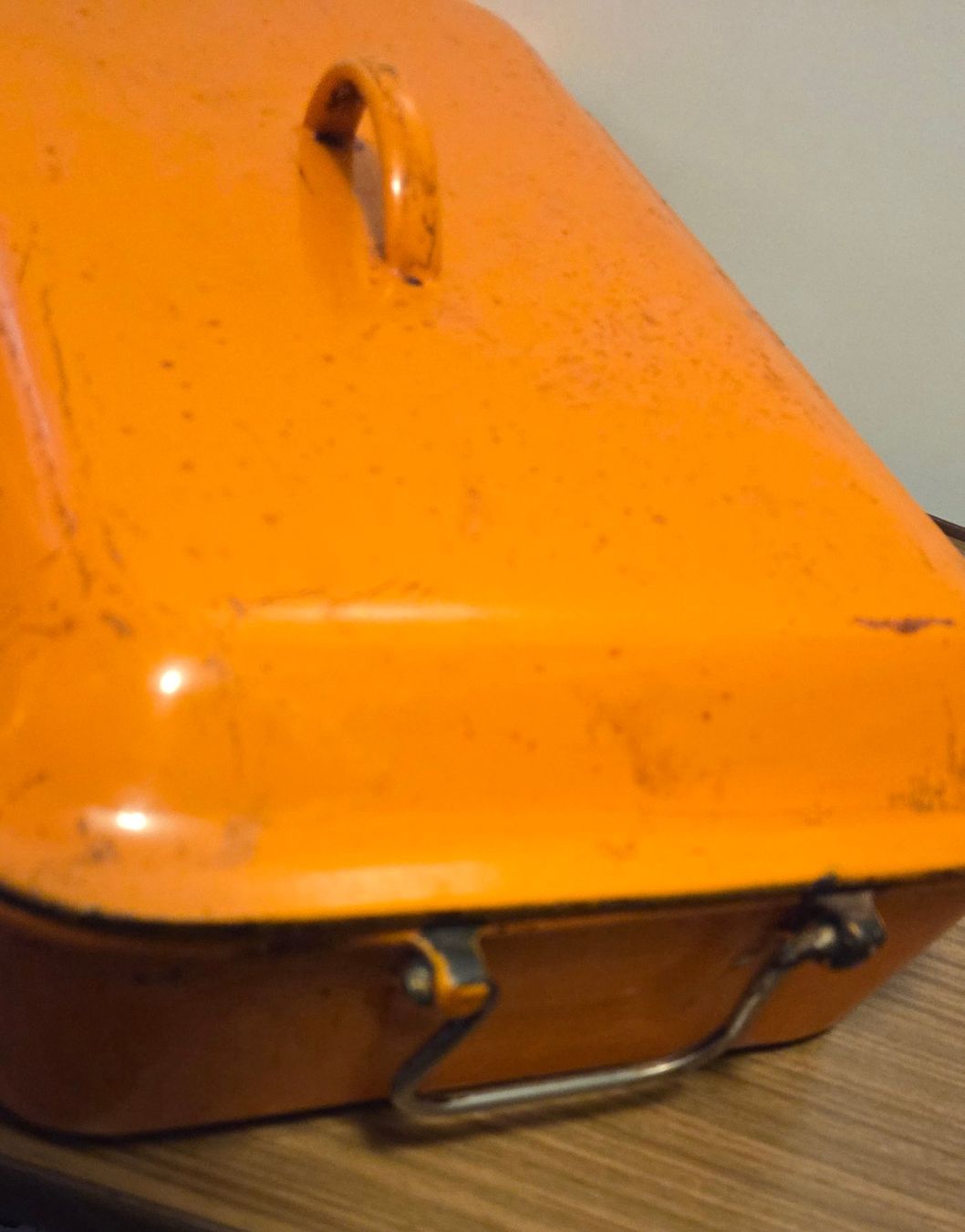 Töpfe: Ein Bräter Eckig Guss Orange Farbig – Gebraucht aus Niederbipp von Trude04