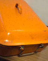 Ein Bräter Eckig Guss Orange Farbig