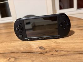 Console PSP Sony 3004 noire trés bon état avec chargeur