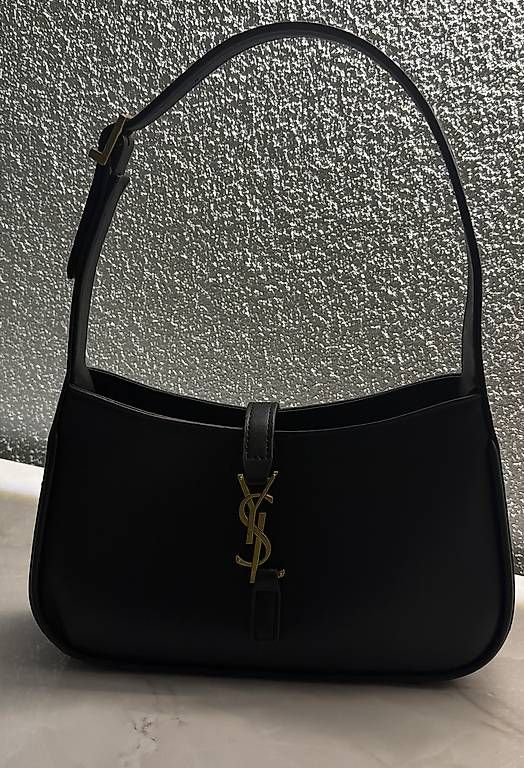 Borse da donna: Schwarze tasche – Usato da Bülach venduto da ade_h776 3