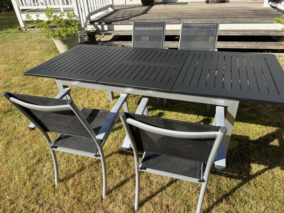 Set di tavolo e panche: Ensemble table et chaises d'extérieur moderne - Idéal été – Usato da Genève venduto da chr_77nw