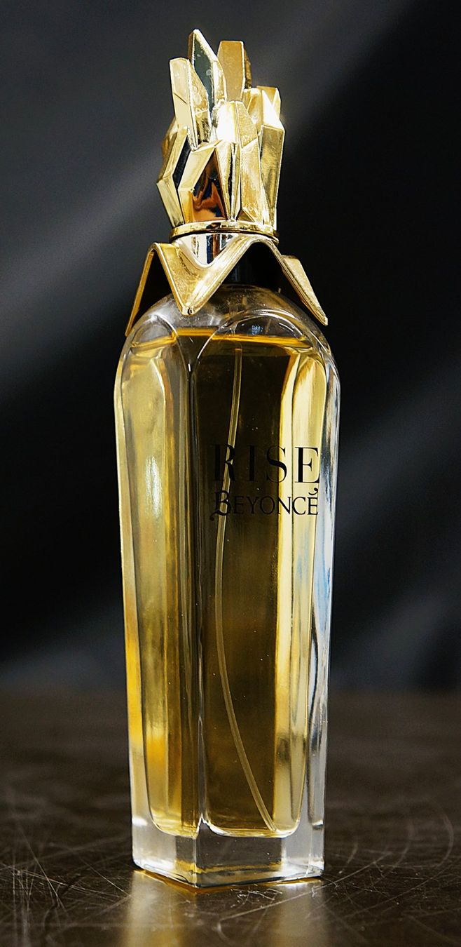 Profumi & Eau de Toilette: Beyoncé Rise Eau de Parfum 100ml – Usato da Basel venduto da bk_brockibasel 1
