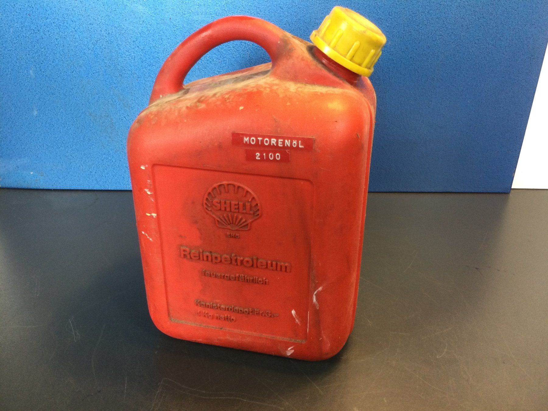 Shell Insegne: Alter Shell Reinpetroleum Kanister – Usato da Wangen SZ venduto da kuriosum12