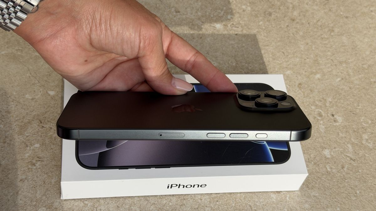 Apple Telefoni cellulari / Smartphones: Iphone 16 Pro Max 512 GB Anthrazit – Usato da Hilfikon venduto da cmxfr 6