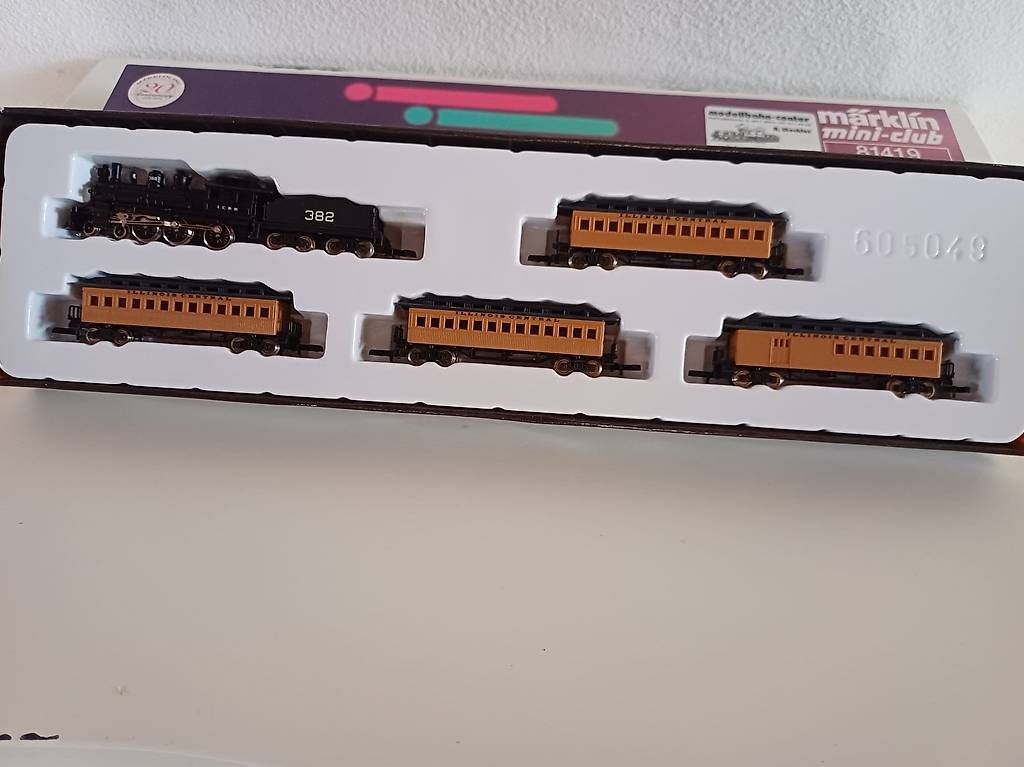 Modellini di ferrovie: Dampflock mit 4 Wagen – Usato da Lützelflüh-Goldb venduto da Samoth71 1
