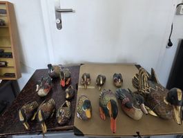 Holzschnitzerei Enten, 14 Stück, handgeschnitzt, 