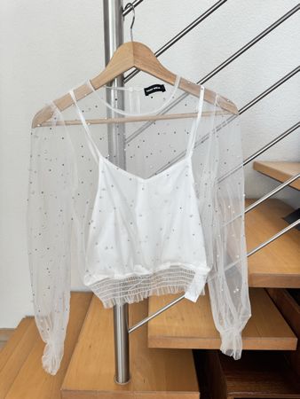 Top blanc avec perle et strass