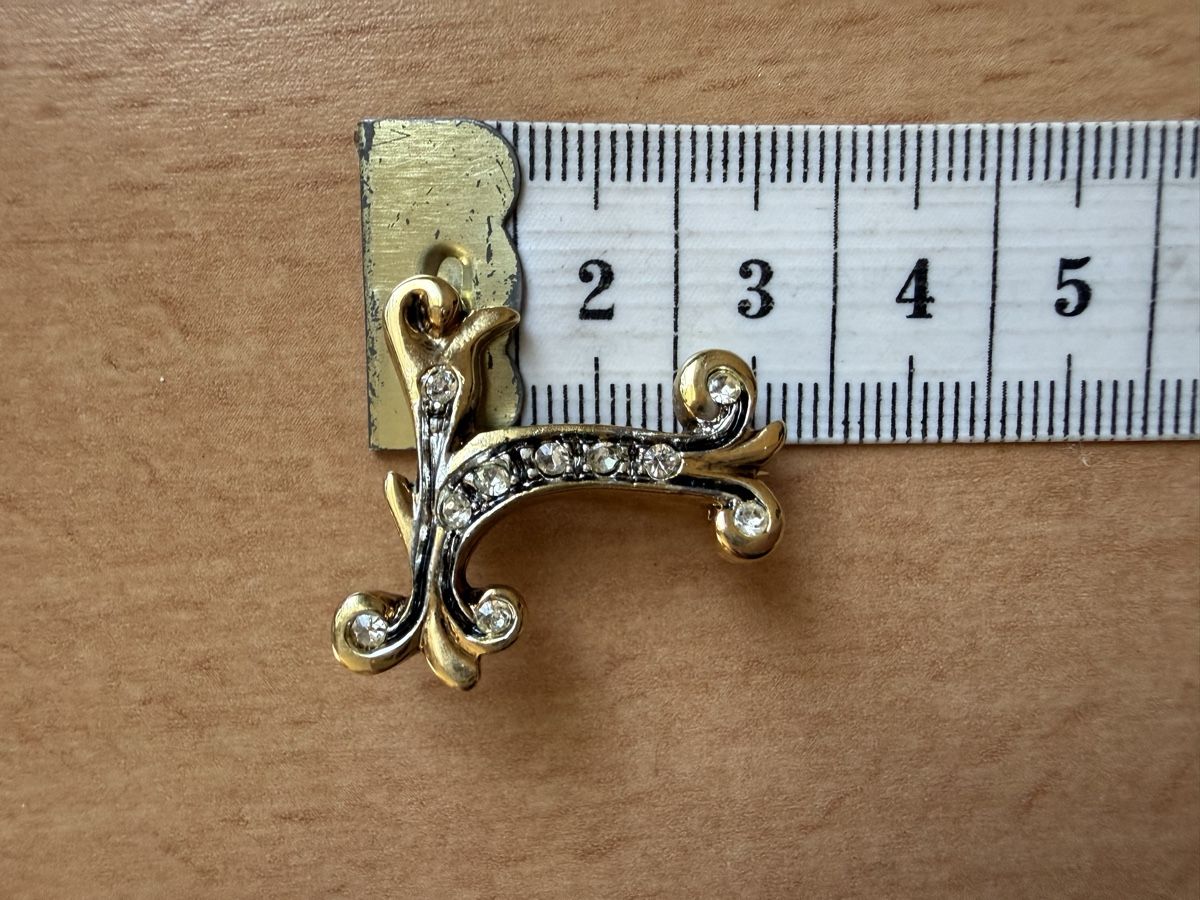 Spille & Fermagli: Vintage-Brosche mit Initiale T goldfarben mit Strass. – Usato da Lamone venduto da LaCantinaMagica 3