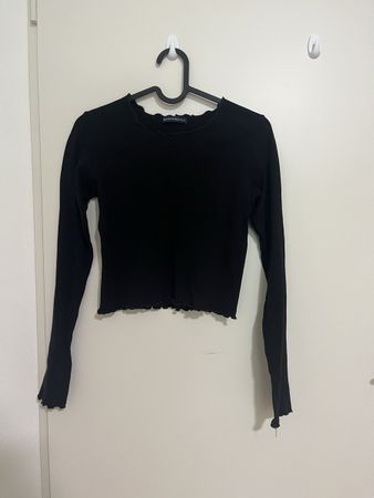 black brandy melville croped long sleeve