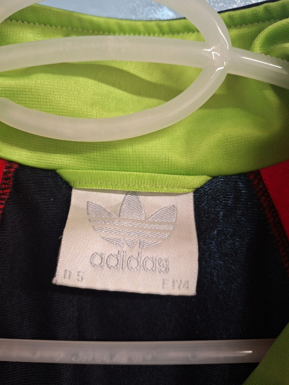 Giacche: Bunte retro Adidas Jacke – Usato da Pfäffikon SZ venduto da TobyPeterson 2