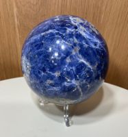 Wunderschöner Sodalit Kugel mit Ständer aus Bolivien