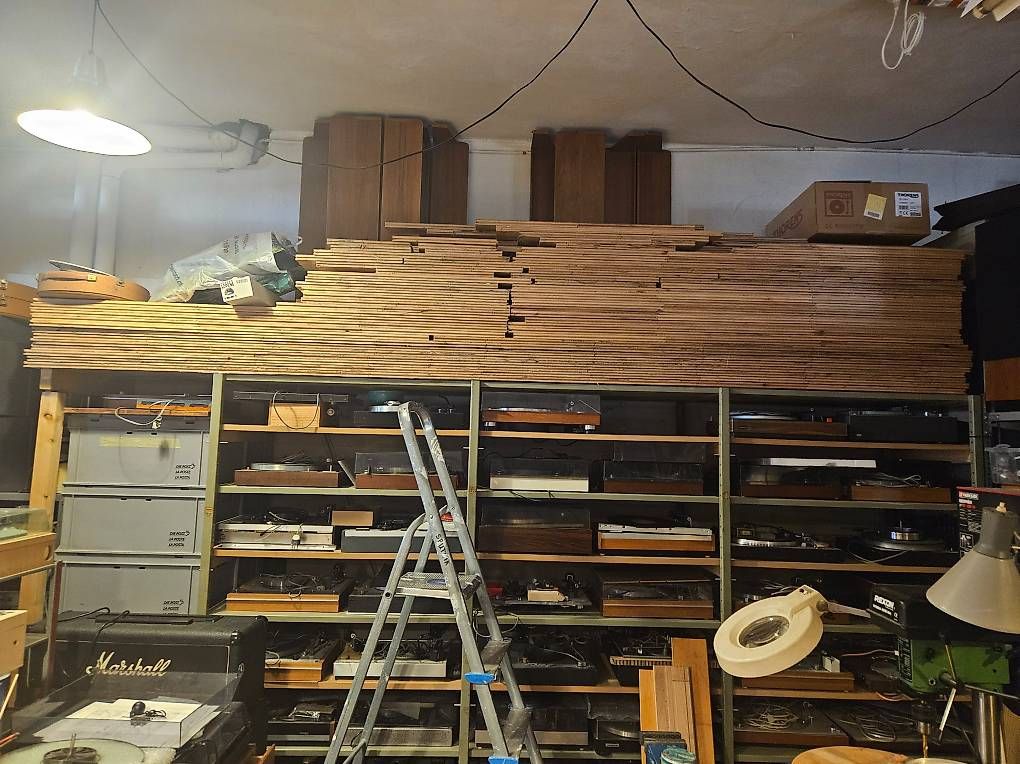 Rivestimenti per pavimenti: Parquet flottant Hêtre massif 40m2 – Usato da Lausanne venduto da Malixa3 3