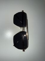 Coole Sonnenbrille mit goldenem Rahmen für den Sommer!