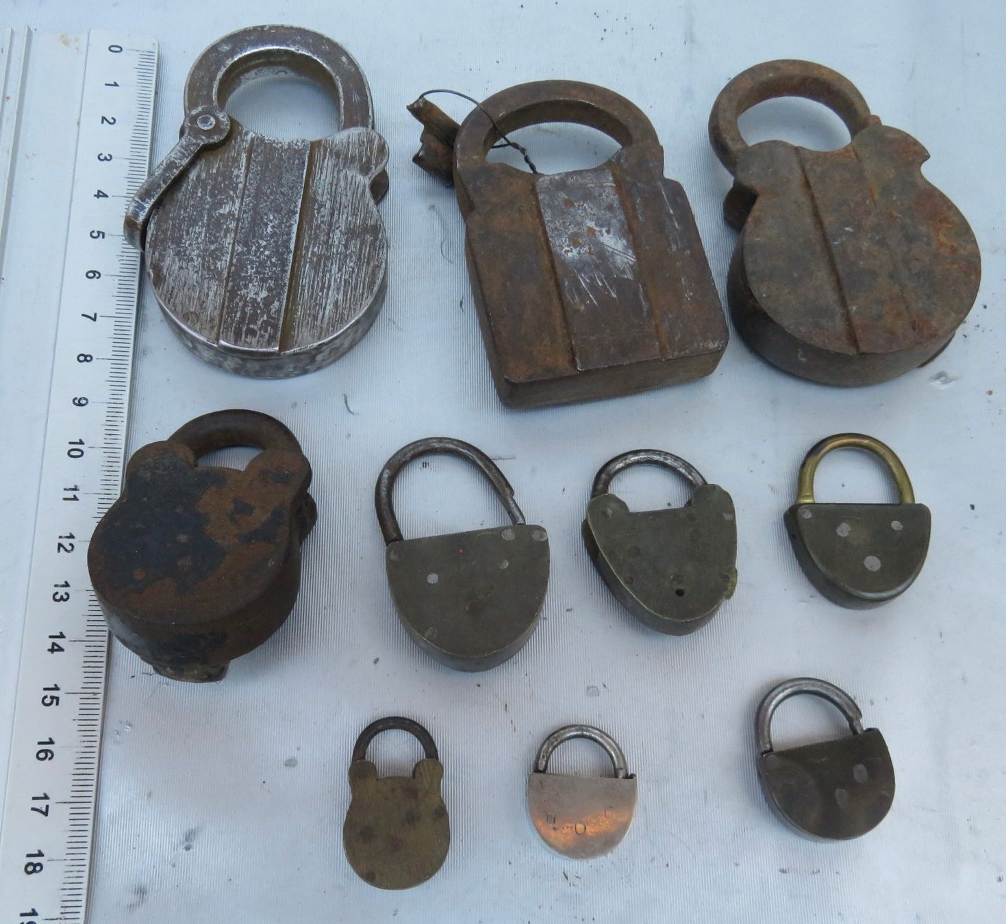 Schlösser: 1 LOT ANTIKE VORHÄNGESCHLÖSSER – Gebraucht aus BERN von erassmusvonrotterdam 3