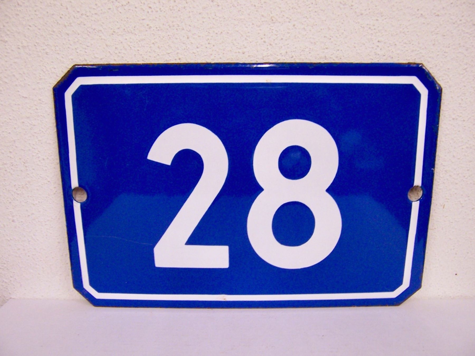 Insegne: ALTES EMAILSCHILD HAUSNUMMER 28 – Usato da Kerzers venduto da djstarsky73 1