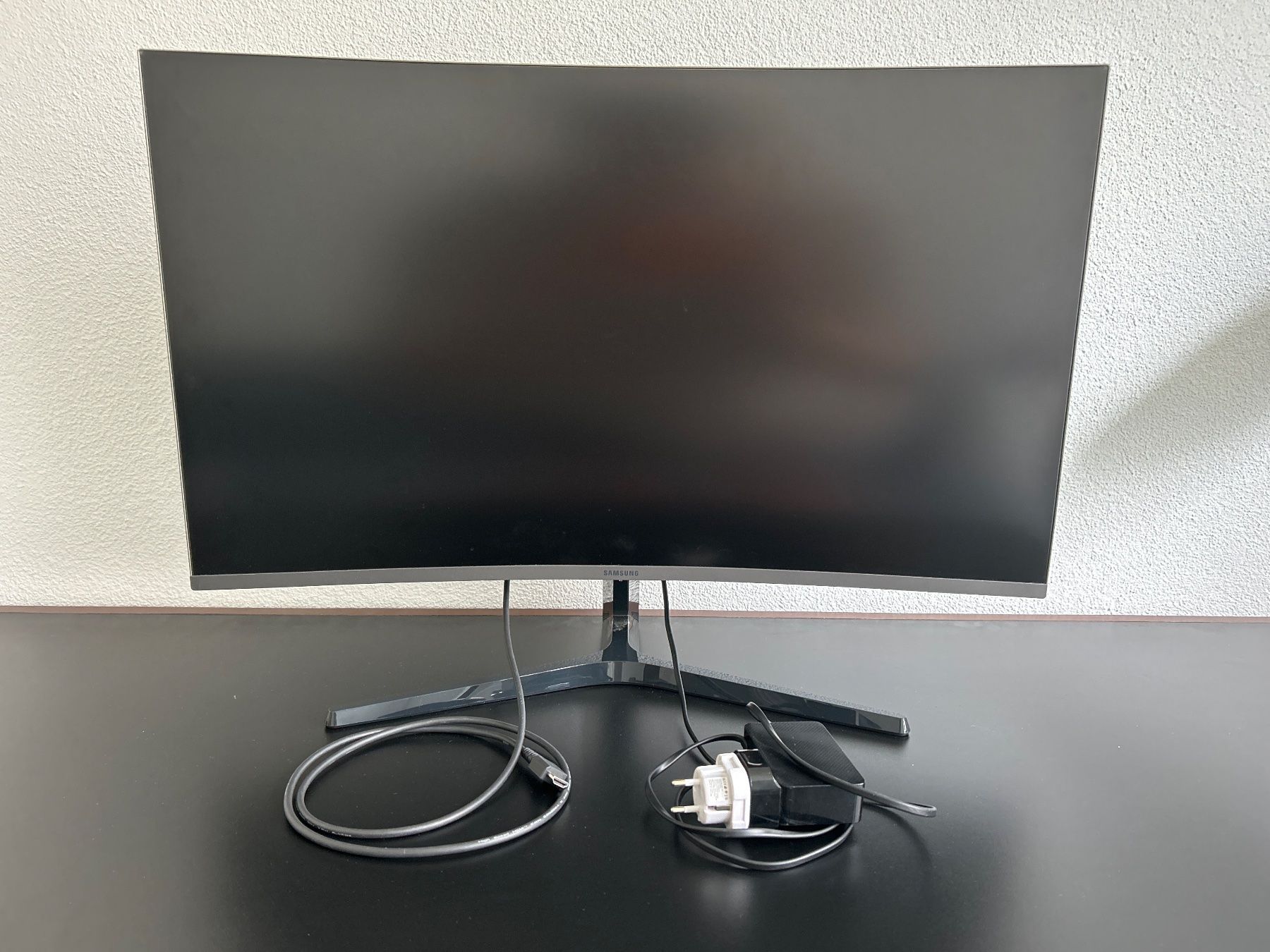 Samsung Monitor: Curved 32" Monitor - Excellent Condition – Usato da Zürich venduto da mkw_p5ct