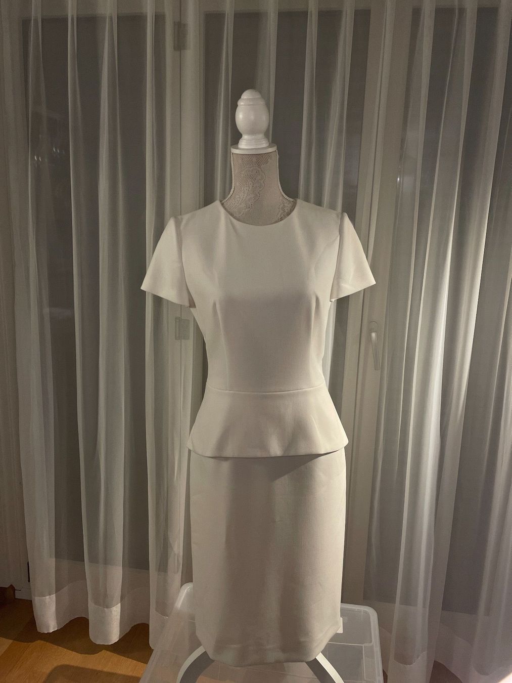 Hugo Boss Robes: HUGO BOSS Etui-Kleid – D'occasion à Basel par Elif2705 1