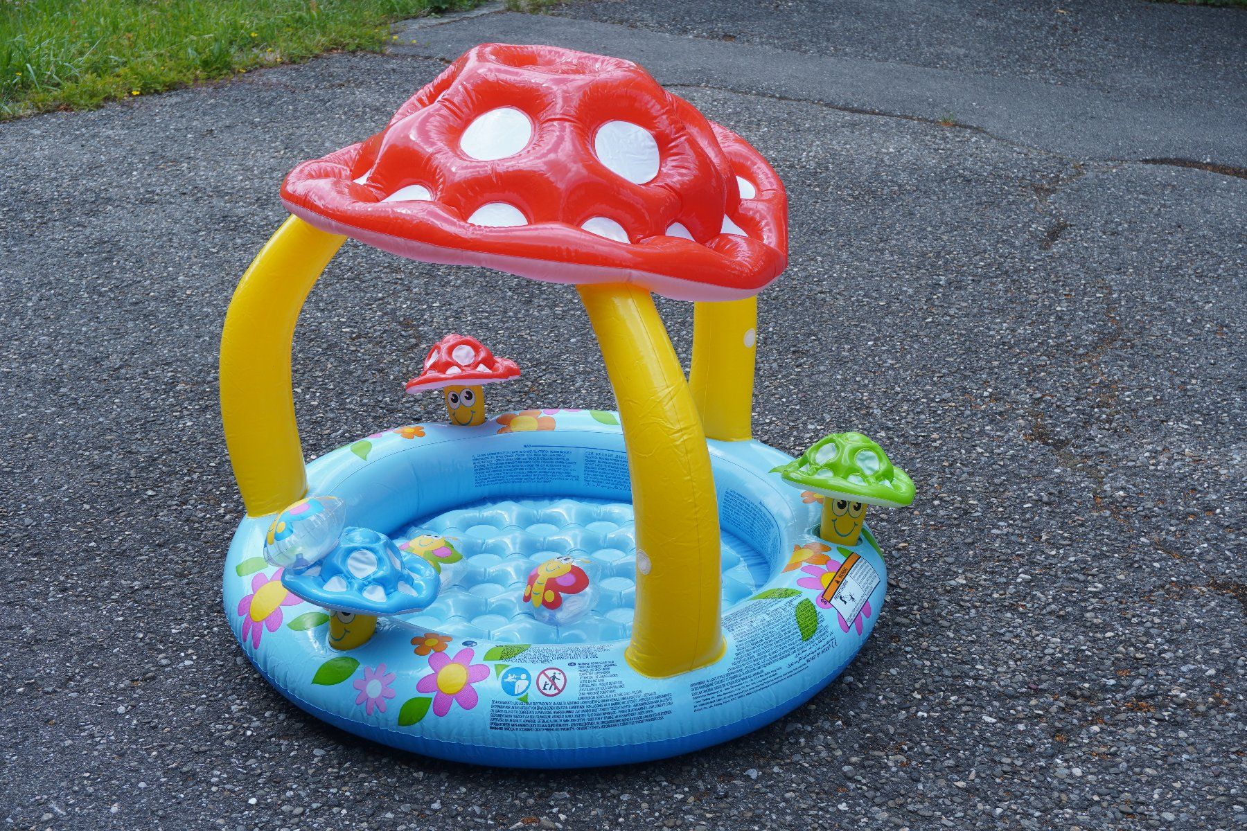 Intex Piscine: Herziges Babyschwimmbecken Pilz mit Sonnendach INTEX – Usato da Thunstetten venduto da blob87 1