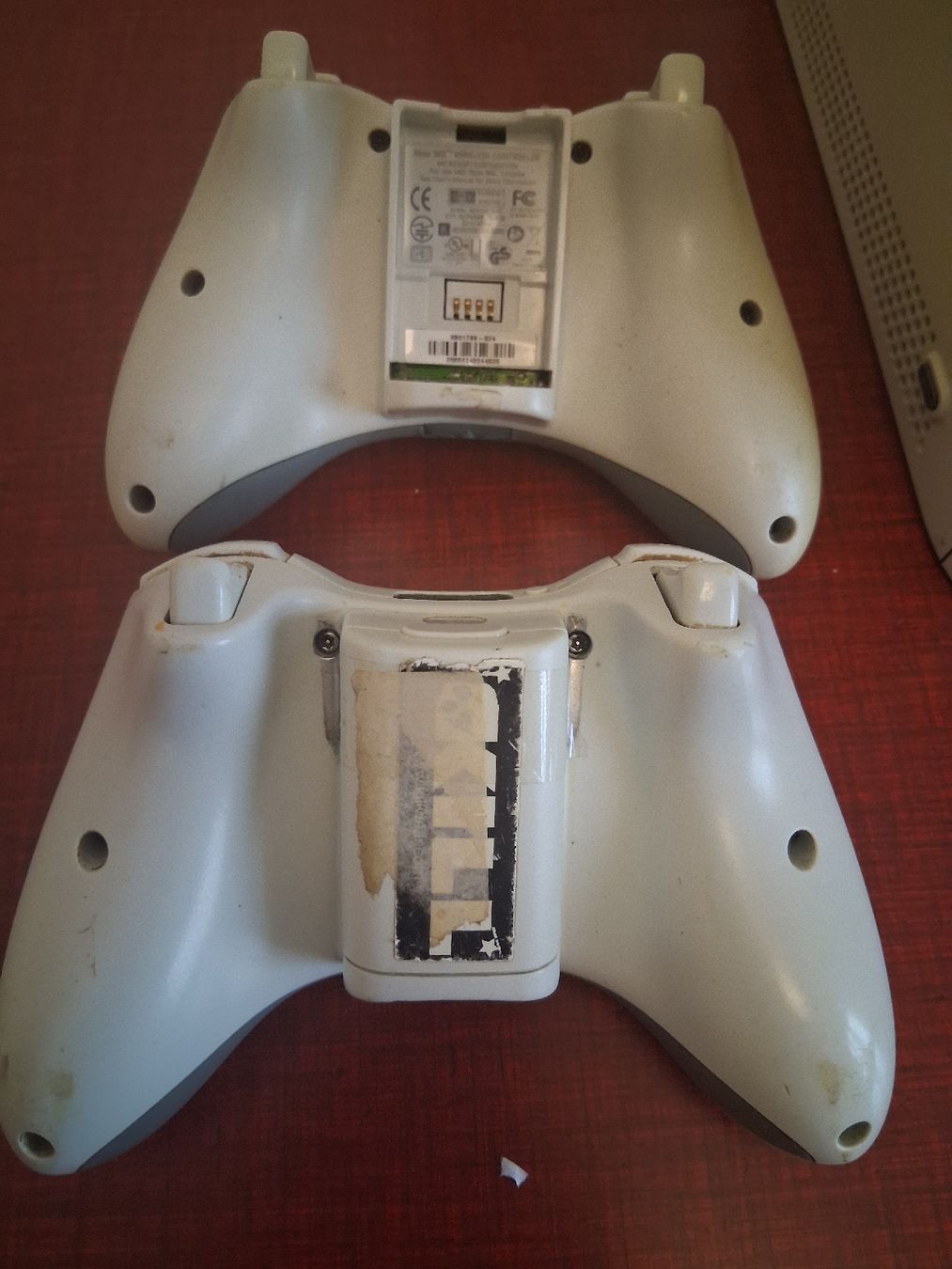 Microsoft Console: Xbox 360 + 2 manettes + câbles  – Usato da Carouge GE venduto da par_fzg6 1